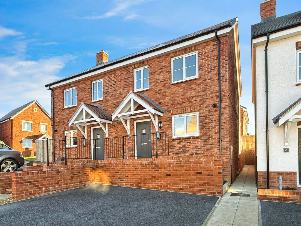 Property photo 1 of 11 Front