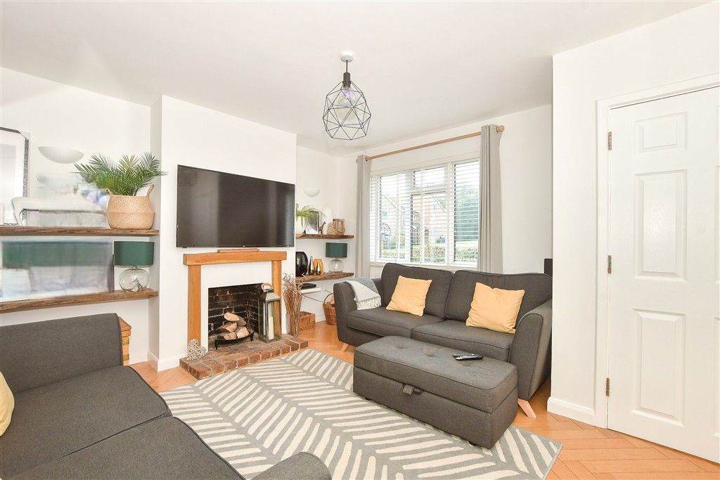 Property photo 2 of 21 Lounge.