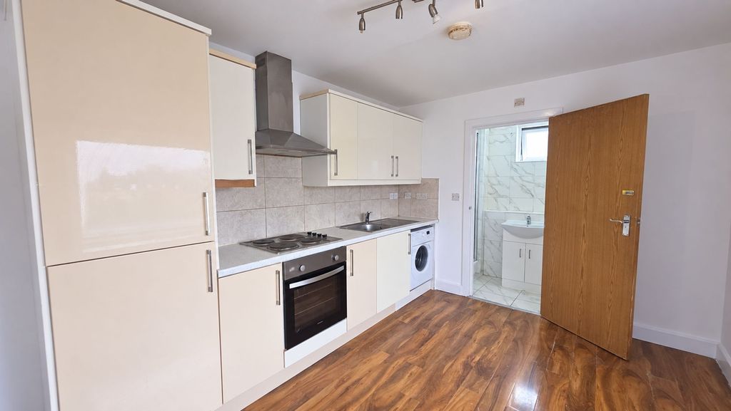 Property photo 1 of 3