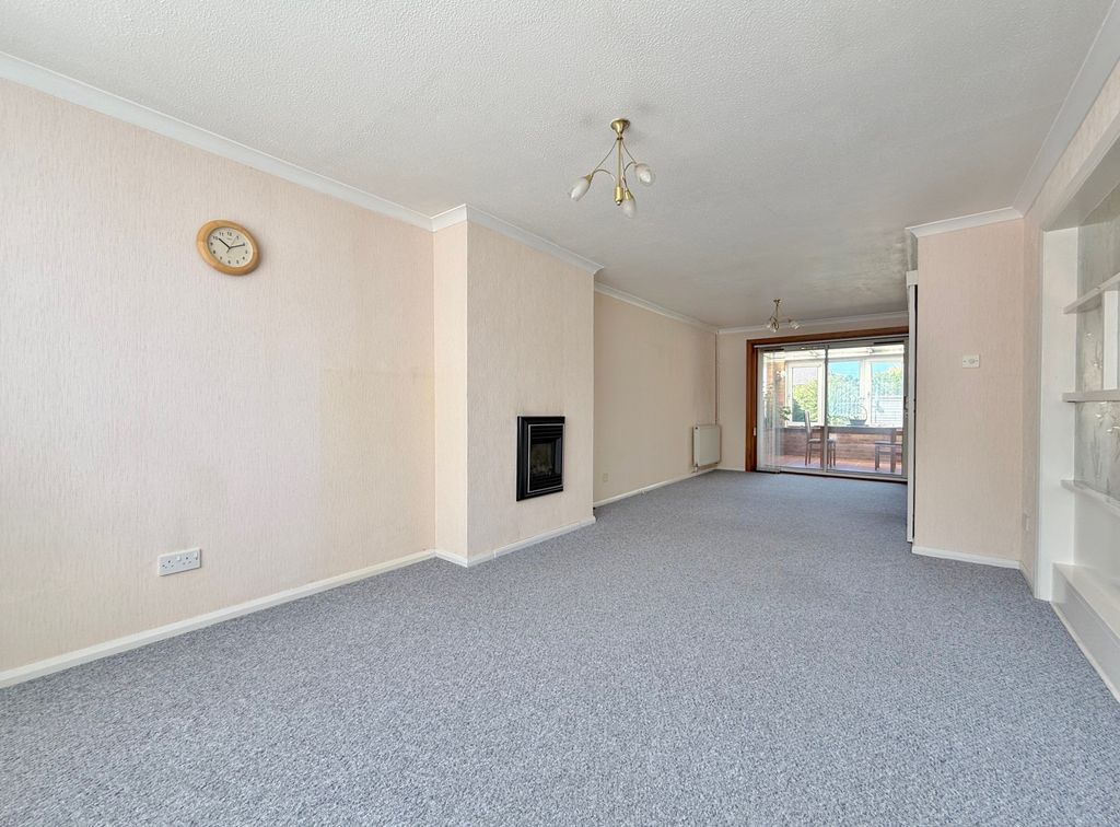 Property photo 2 of 25