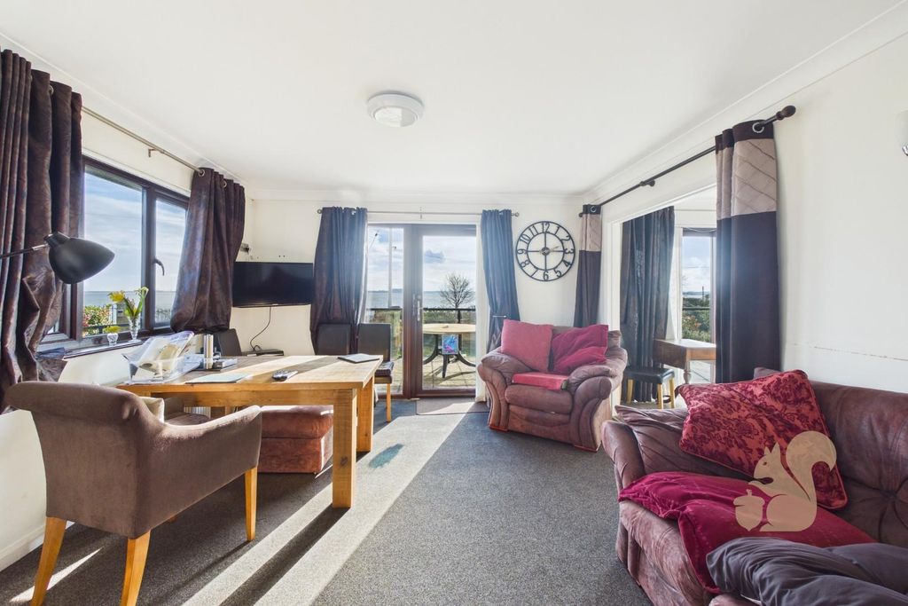 Property photo 3 of 39