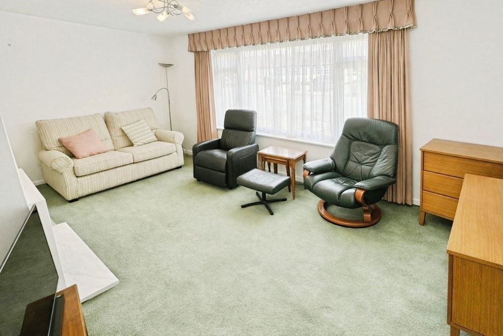 Property photo 2 of 21