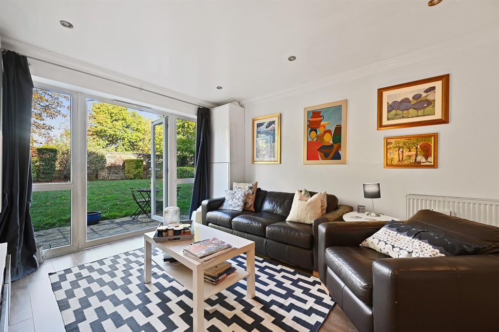 Property photo 1 of 11 Lr - Flat 2 Ashwell Court - 21 (1).Jpg