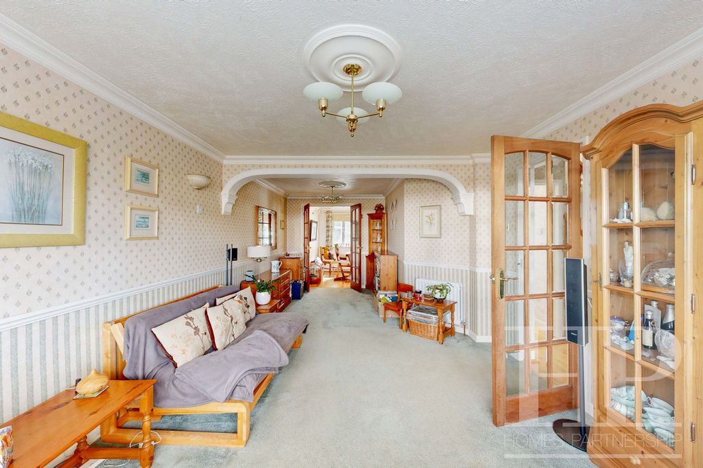 Property photo 2 of 32