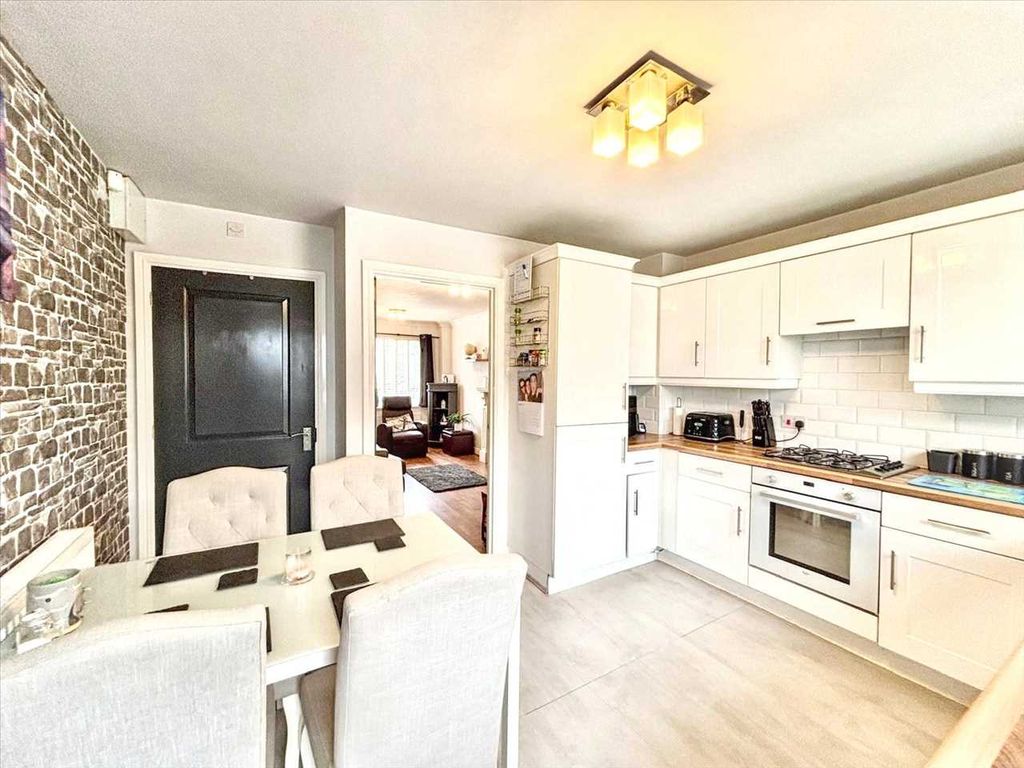 Property photo 3 of 25