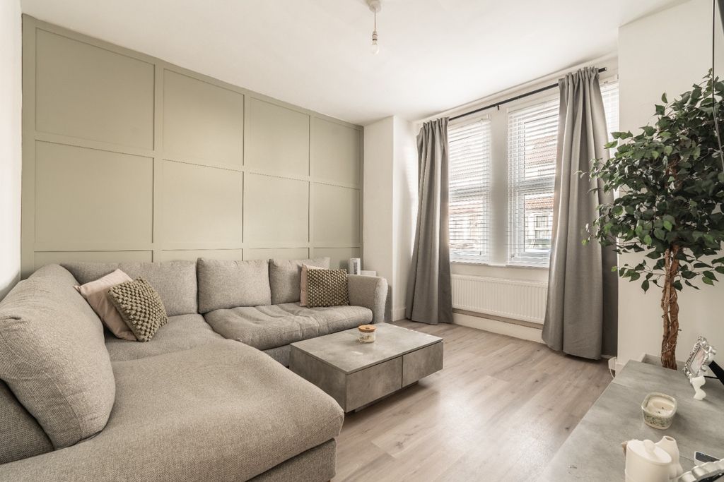 Property photo 2 of 14 5054533