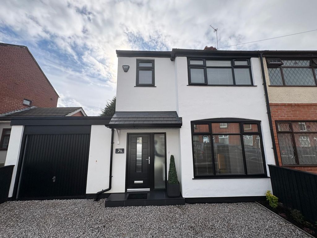 Property photo 1 of 24 Oxford Road, Lostock