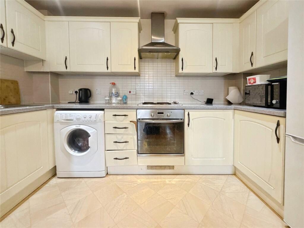 Property photo 3 of 7 Kitchen