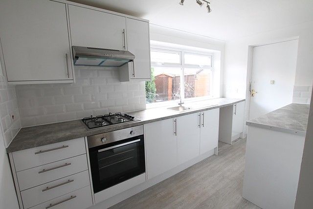 Property photo 2 of 11 Kitchen (Main)