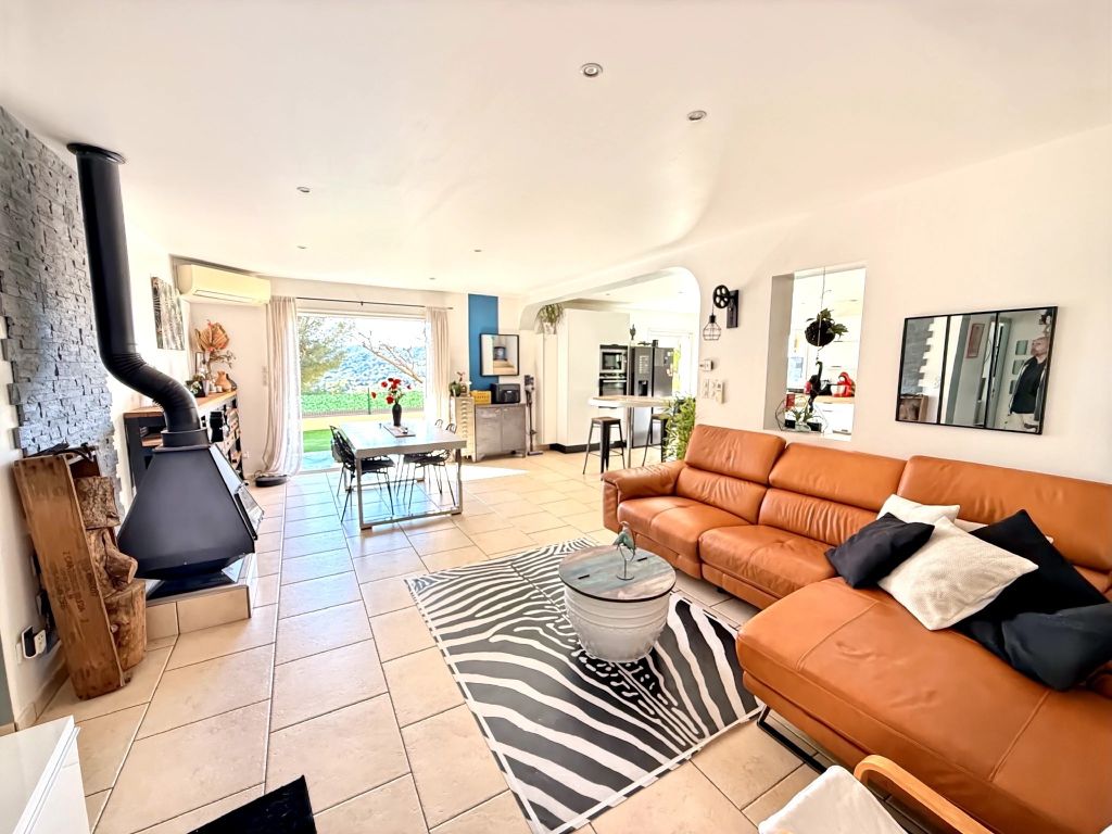 Property photo 3 of 11