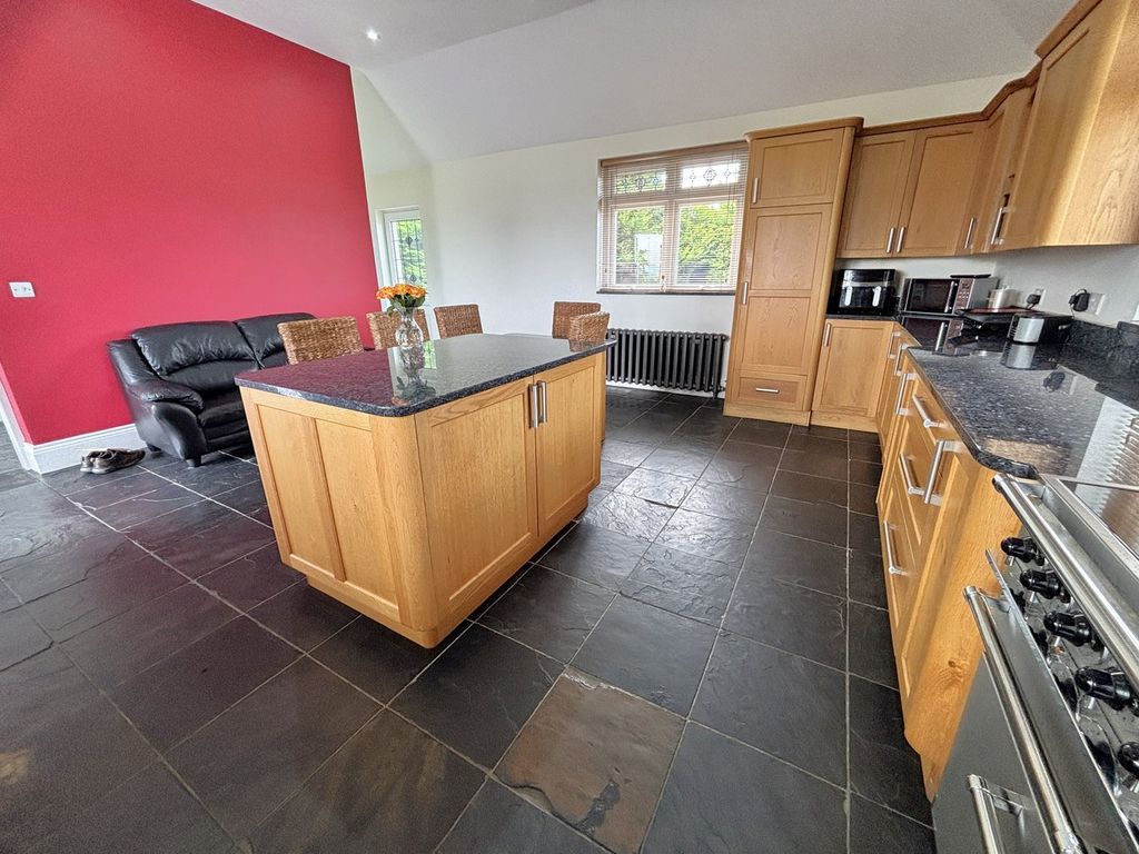 Property photo 3 of 35