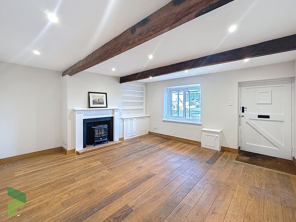 Property photo 1 of 11 Living Room