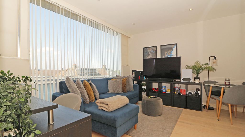 Property photo 1 of 9