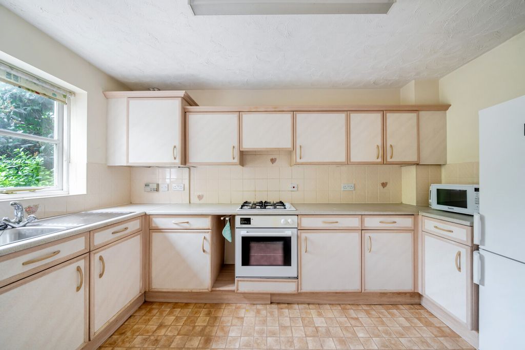 Property photo 2 of 12 1477324-12-6A3406...