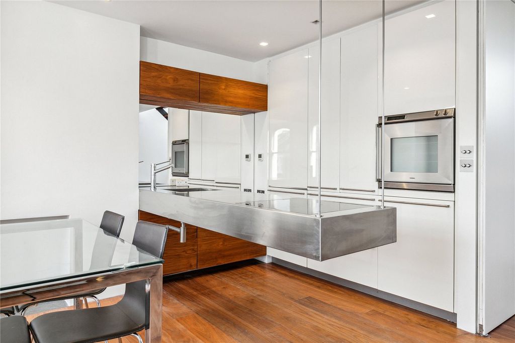 Property photo 2 of 14 Kitchen