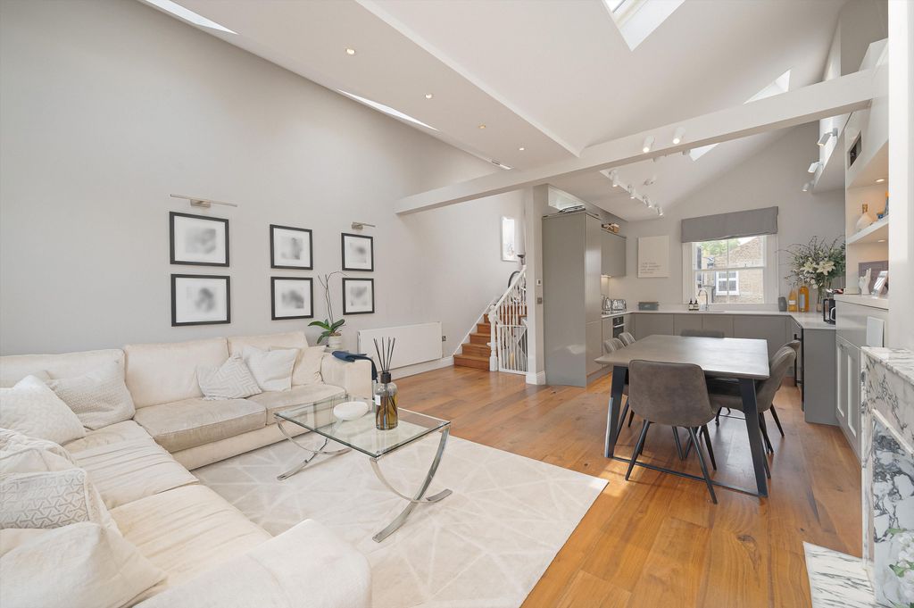Property photo 2 of 19 Image