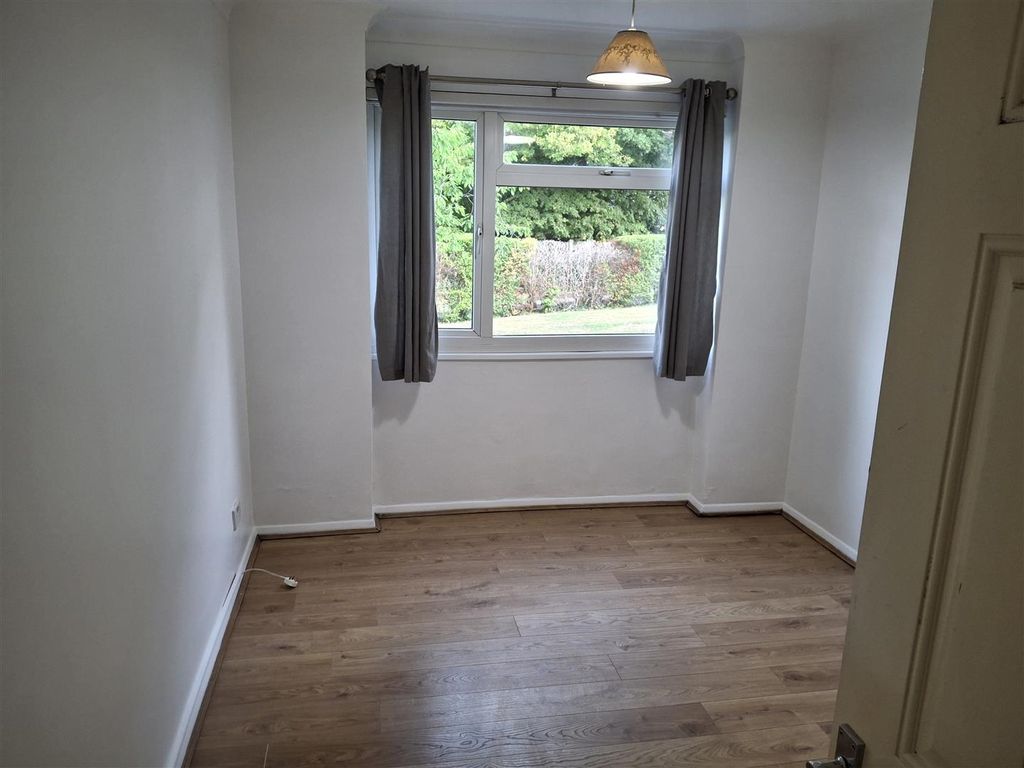 Property photo 3 of 6 Bed 1.Jpg