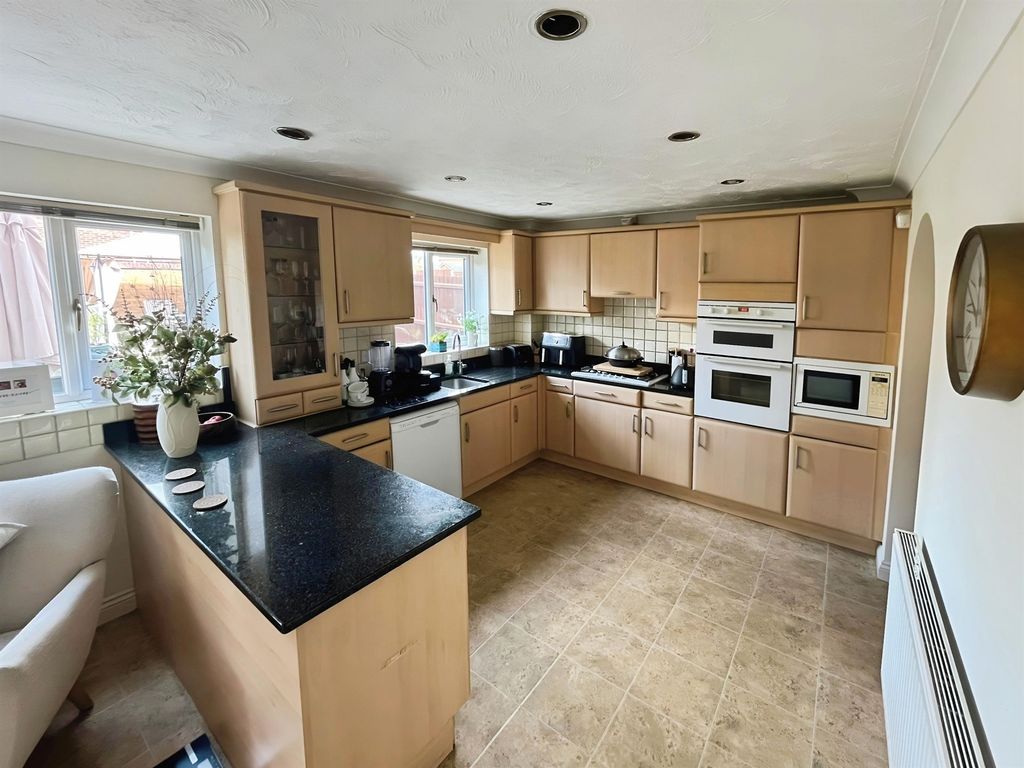 Property photo 3 of 19
