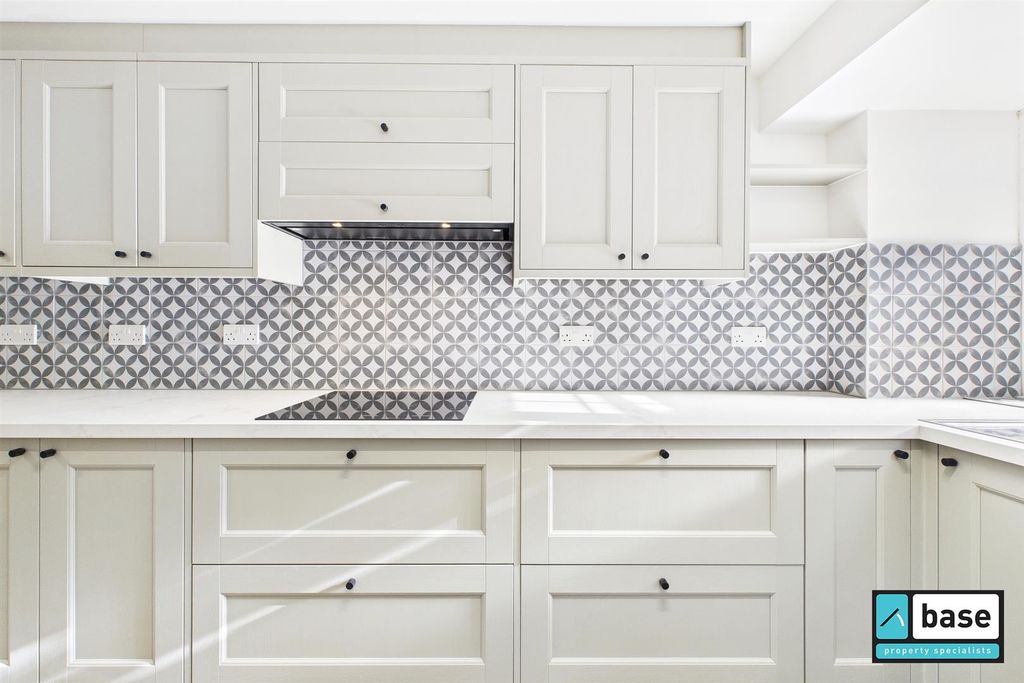 Property photo 2 of 20 Kitchen