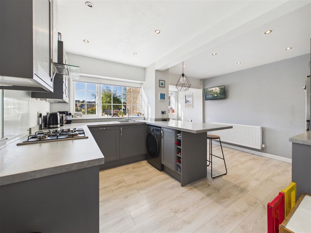 Property photo 3 of 18 Cam05476G0-Pr0055-Still011.Jpg