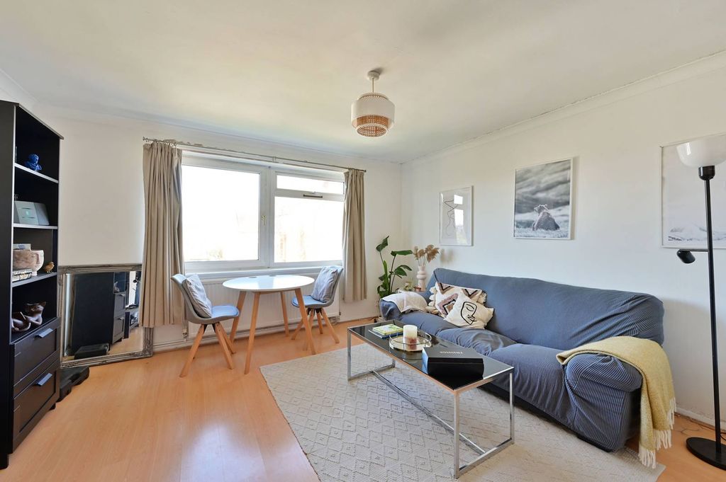 Property photo 2 of 6