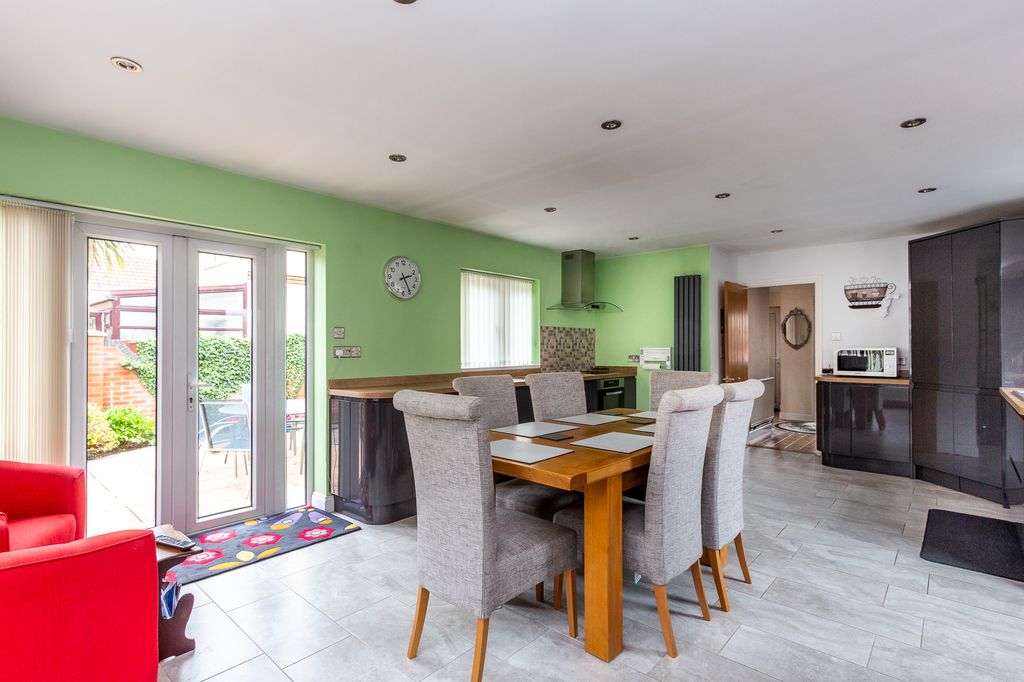 Property photo 3 of 19 Kitchen/Dining Room