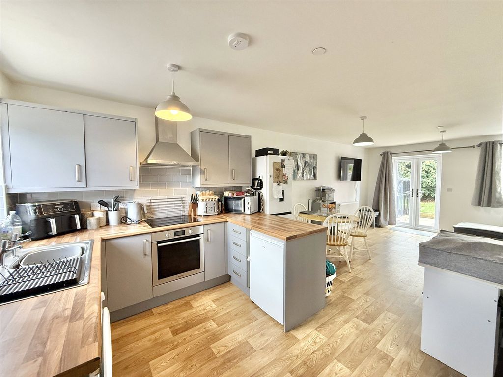 Property photo 2 of 11 Picture No. 08