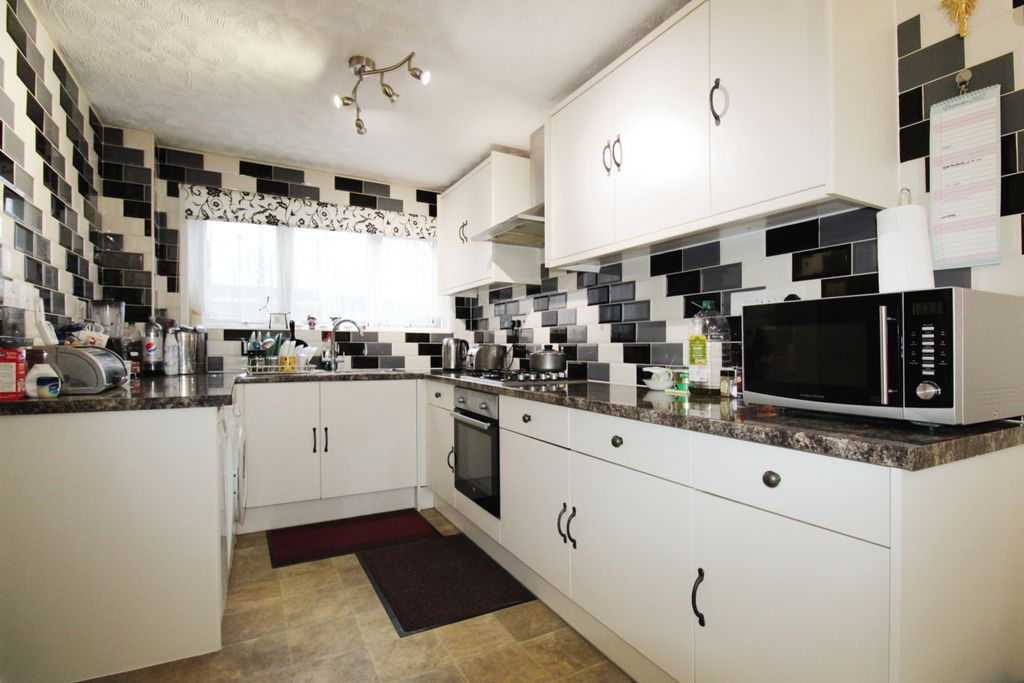 Property photo 2 of 17 Kitchen