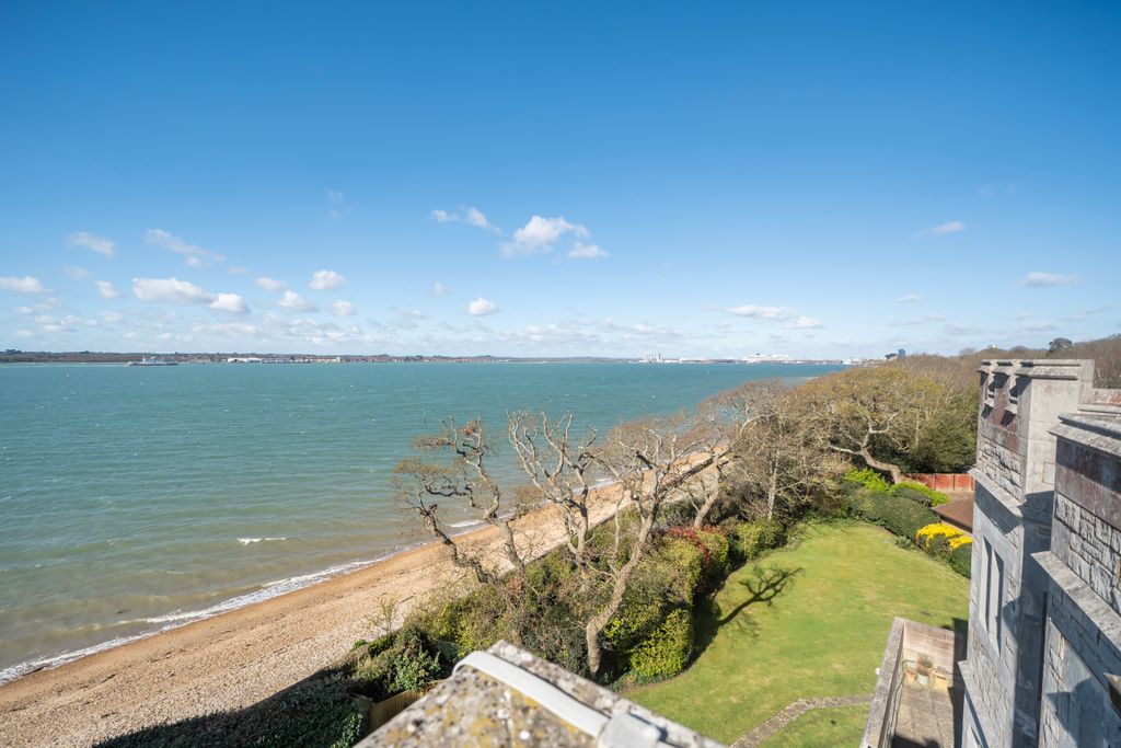 Property photo 3 of 18