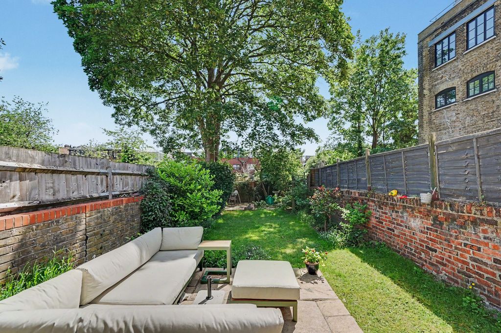 Property photo 2 of 22