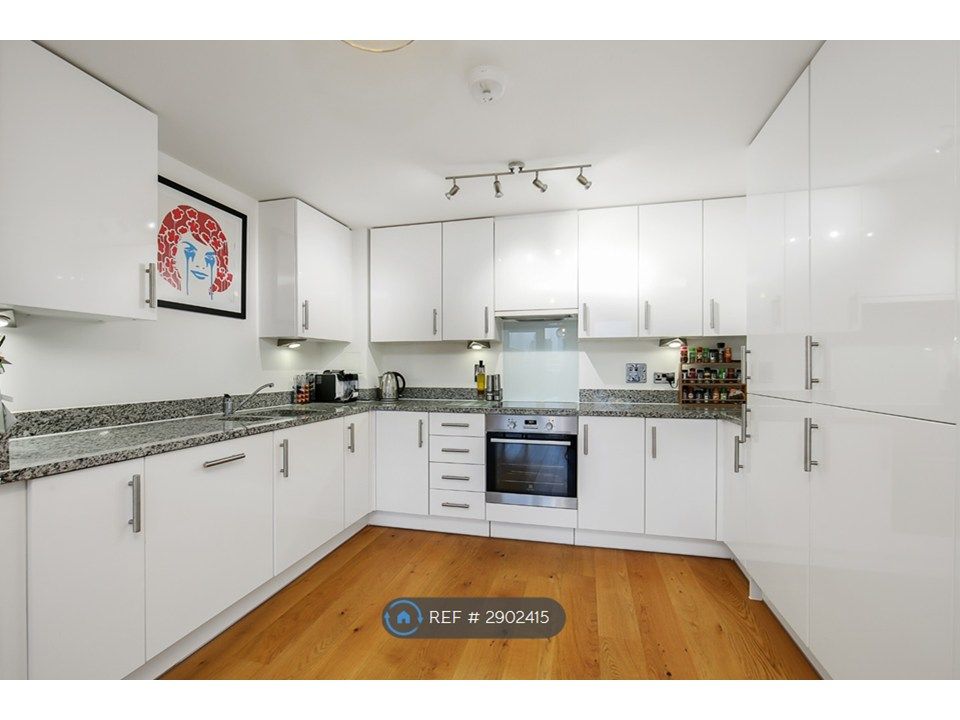Property photo 2 of 11 Kitchen