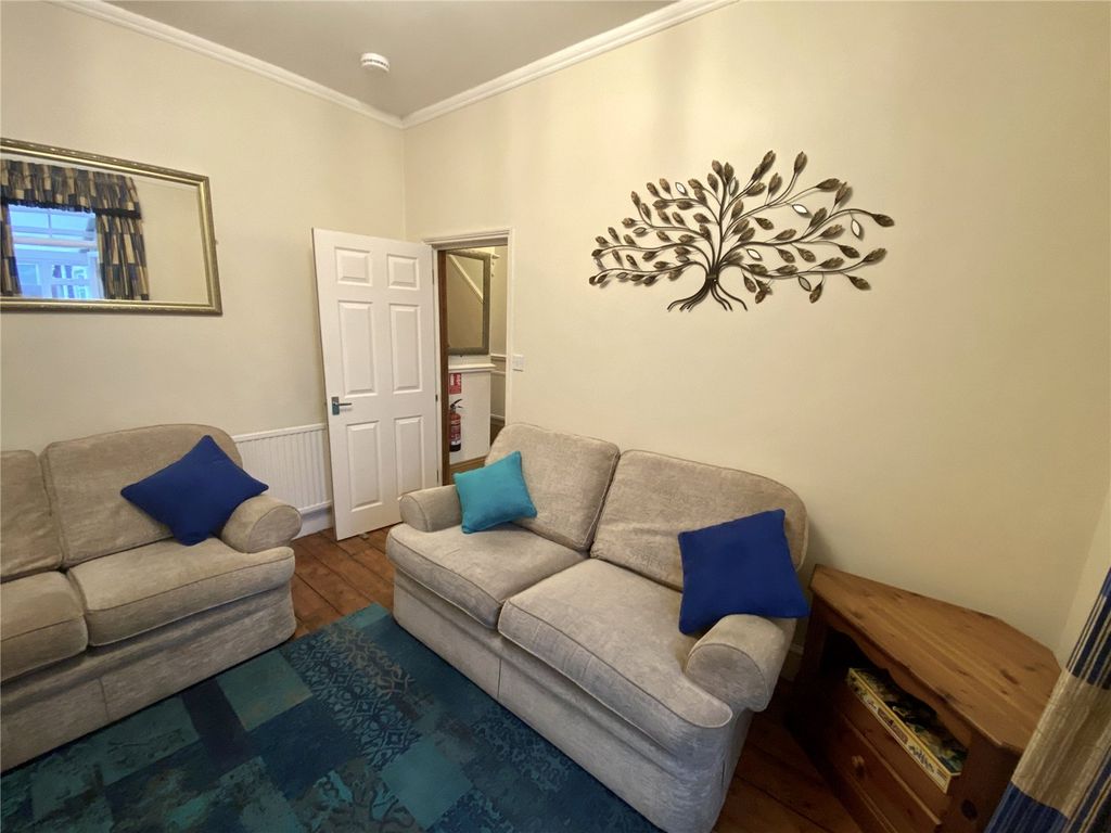 Property photo 1 of 19 Lounge