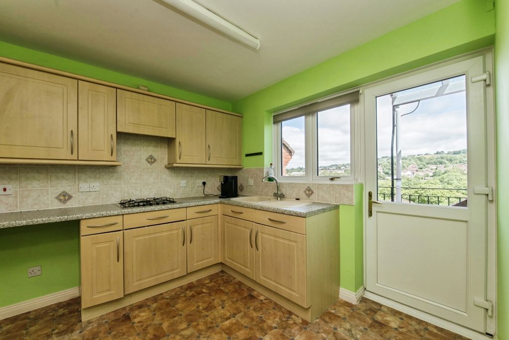 Property photo 3 of 18 Pbox-Img.Jpg