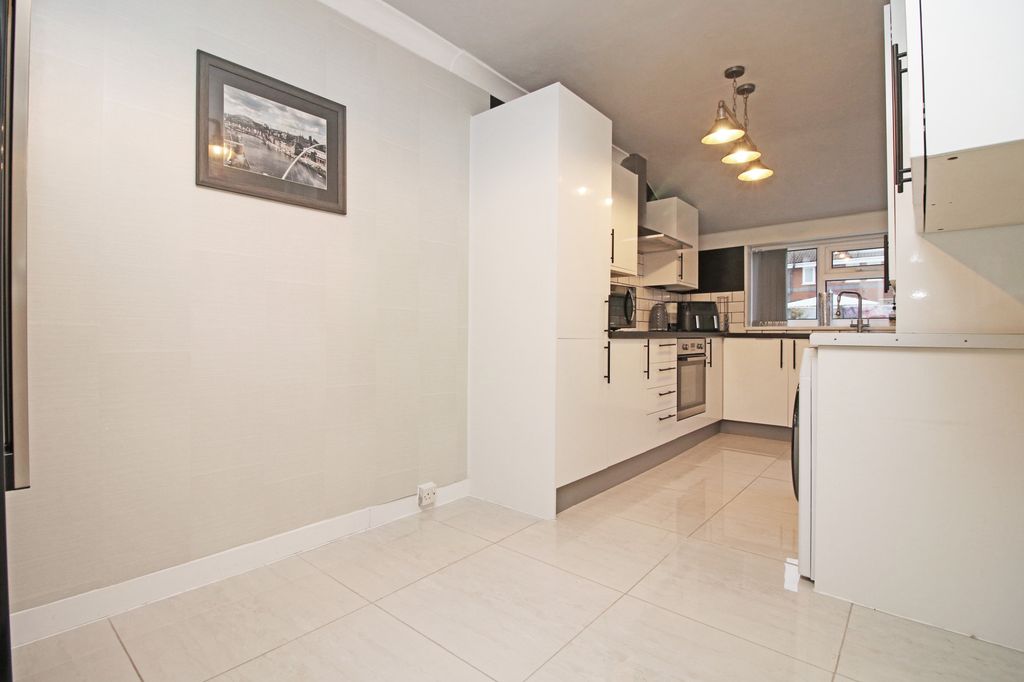 Property photo 3 of 25