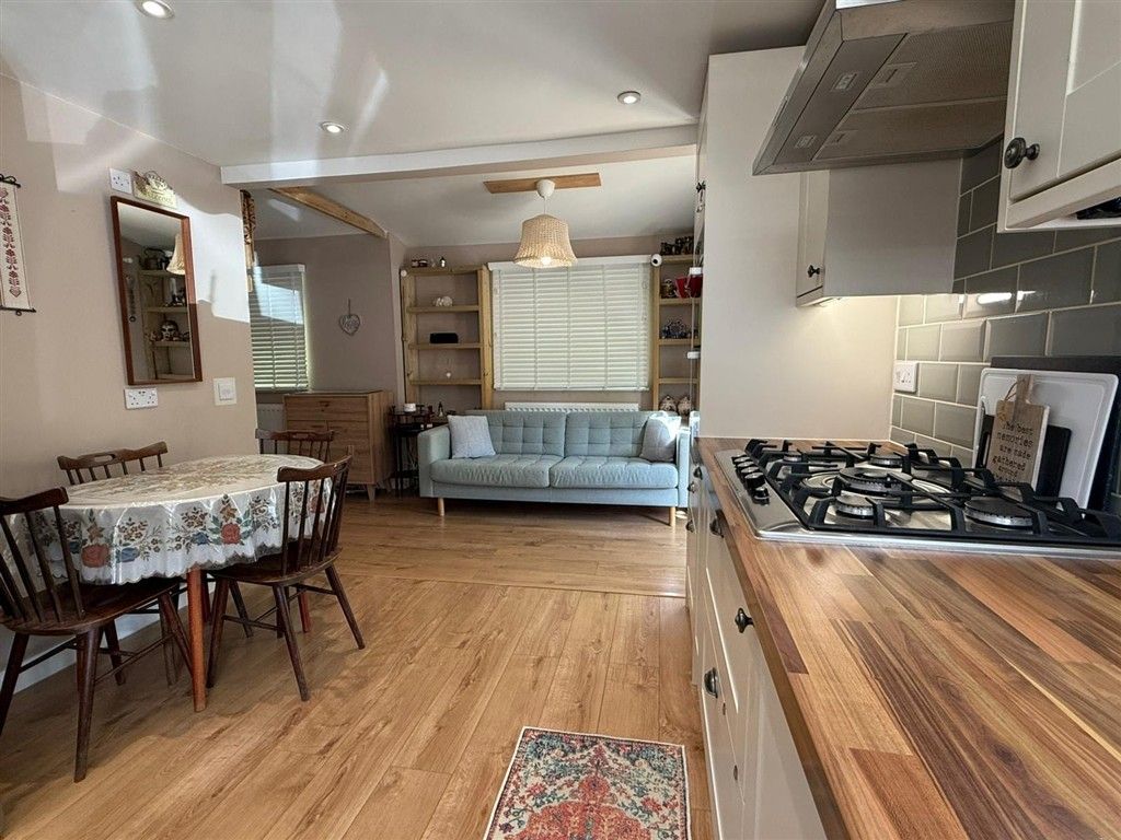 Property photo 2 of 11 Lounge