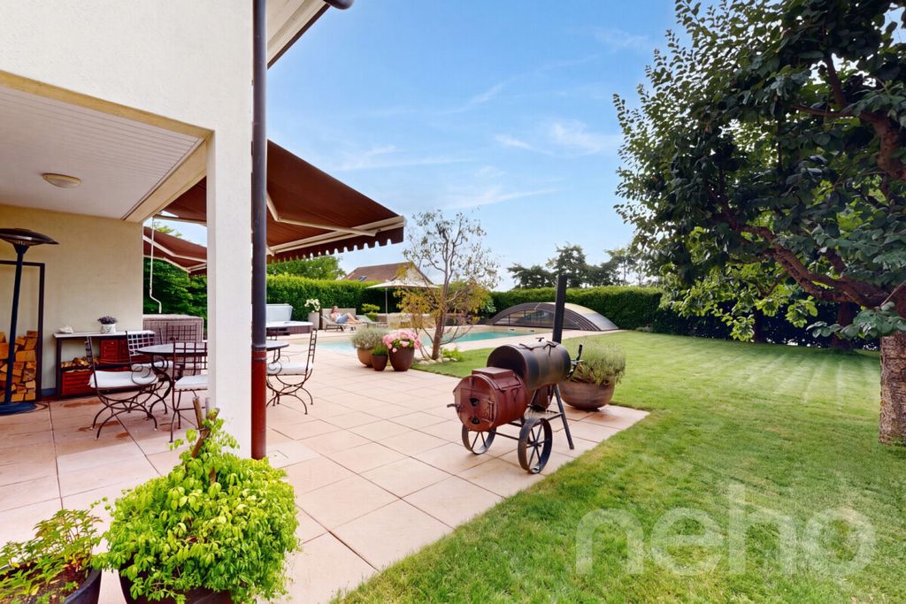 Property photo 1 of 12