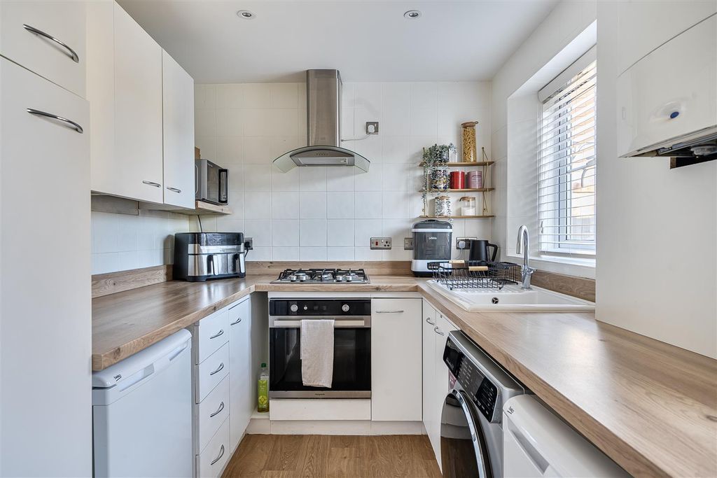 Property photo 3 of 20 Kitchen