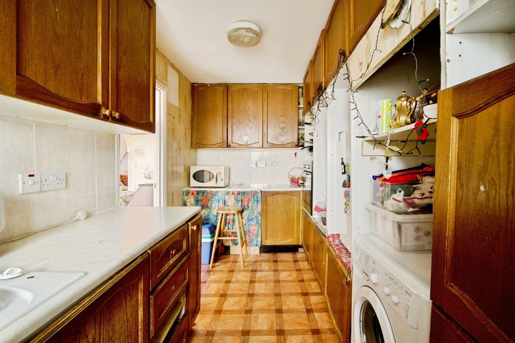 Property photo 3 of 17