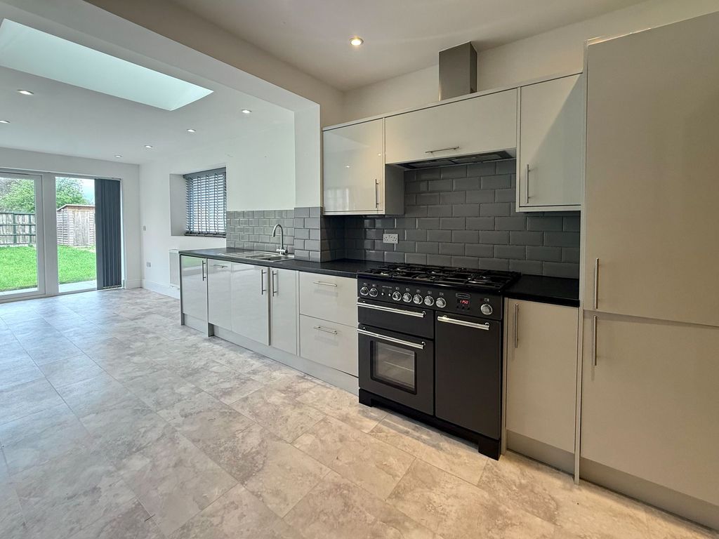 Property photo 3 of 29 Dining Kitchen