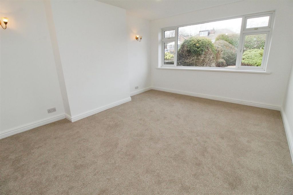 Property photo 2 of 15 Lounge