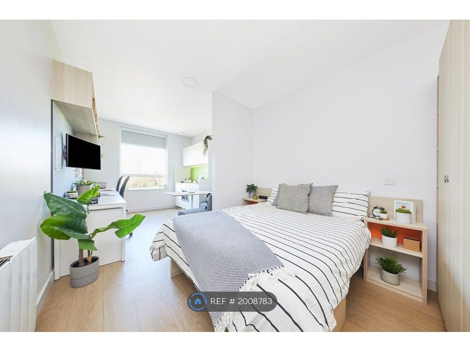 Property photo 1 of 8 Luxury Studio