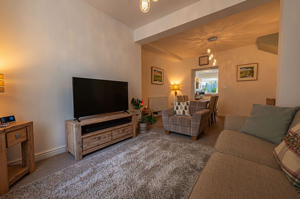 Property photo 3 of 27