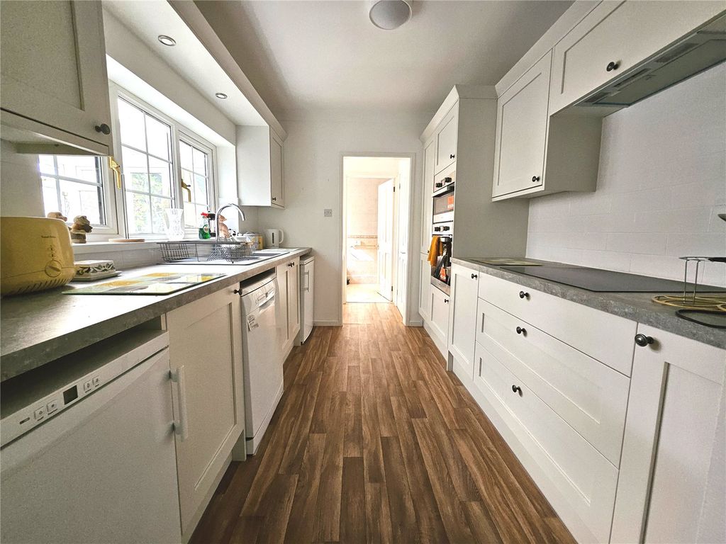 Property photo 2 of 18 Picture No. 15