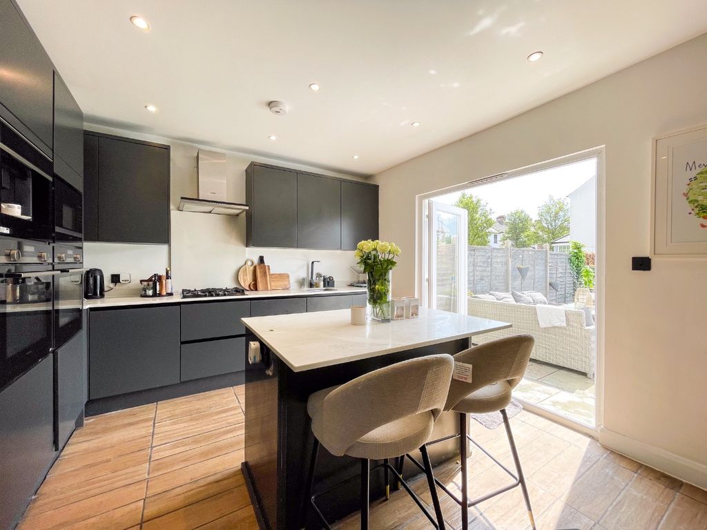 Property photo 2 of 22 3851144