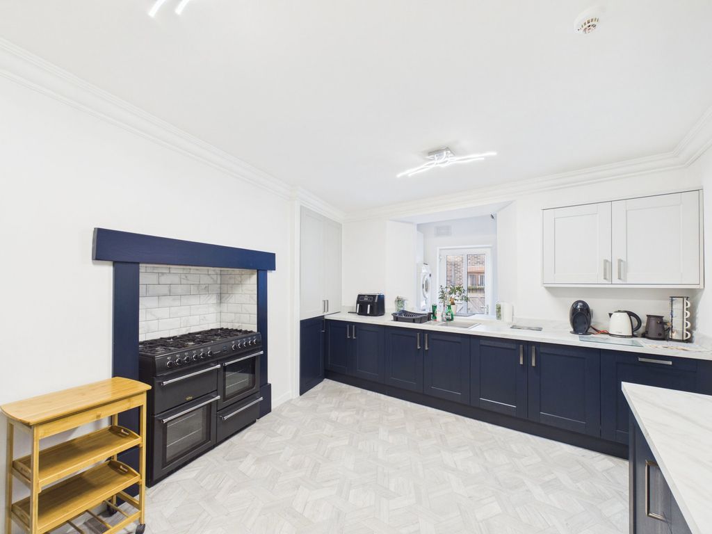 Property photo 3 of 31