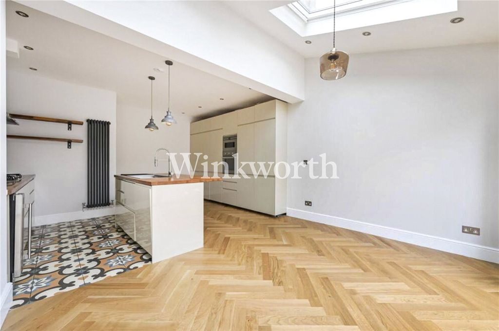 Property photo 1 of 19 Picture No. 04