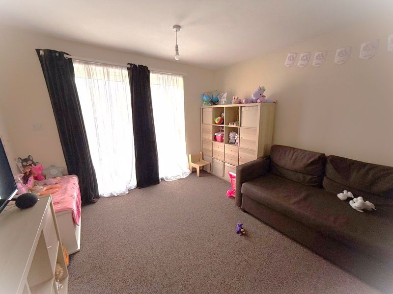 Property photo 3 of 6 Photo 4