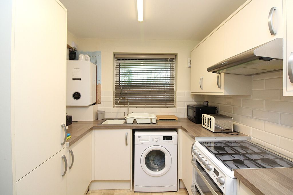 Property photo 3 of 5 Kitchen