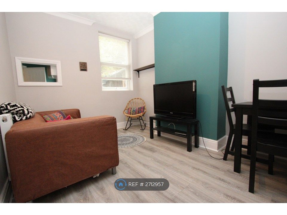 Property photo 2 of 8 Lounge