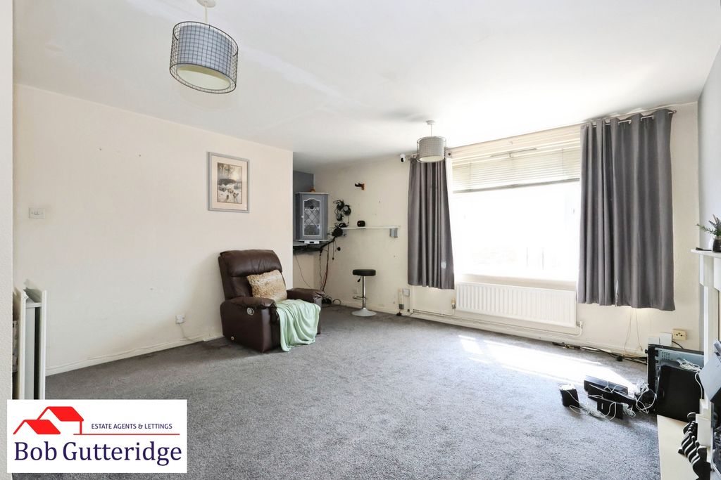 Property photo 3 of 12 Lounge
